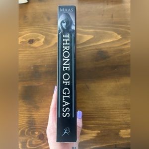 Sarah J Maas Throne of Glass Original Cover. Excellent Condition-unread